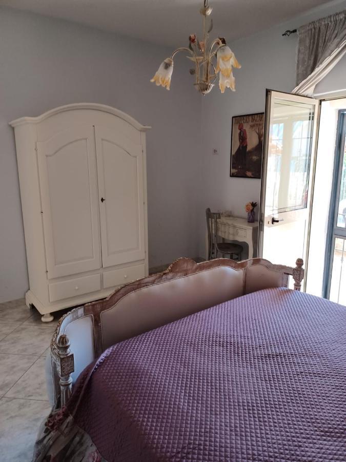 B&B La Corte Delle Vanita Pompei Bagian luar foto